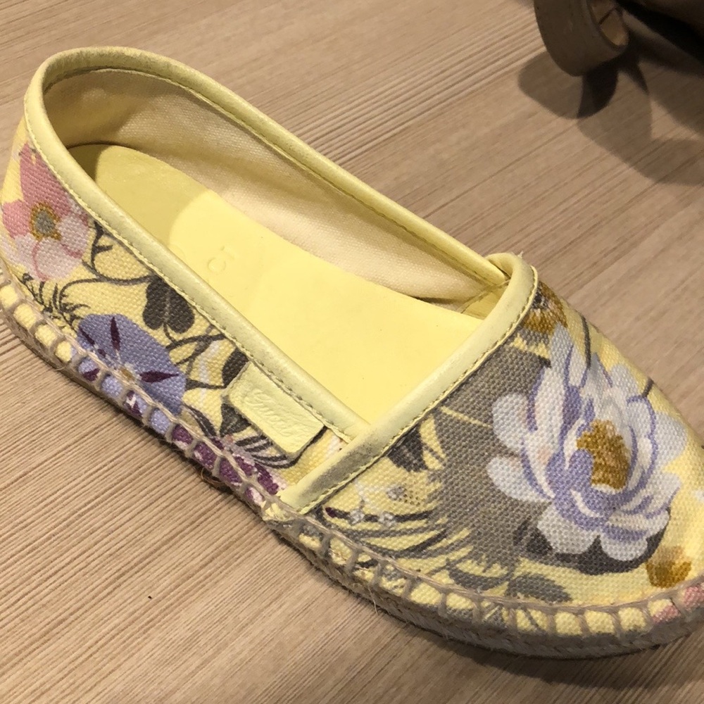 Gucci girls yellow floral espadrilles